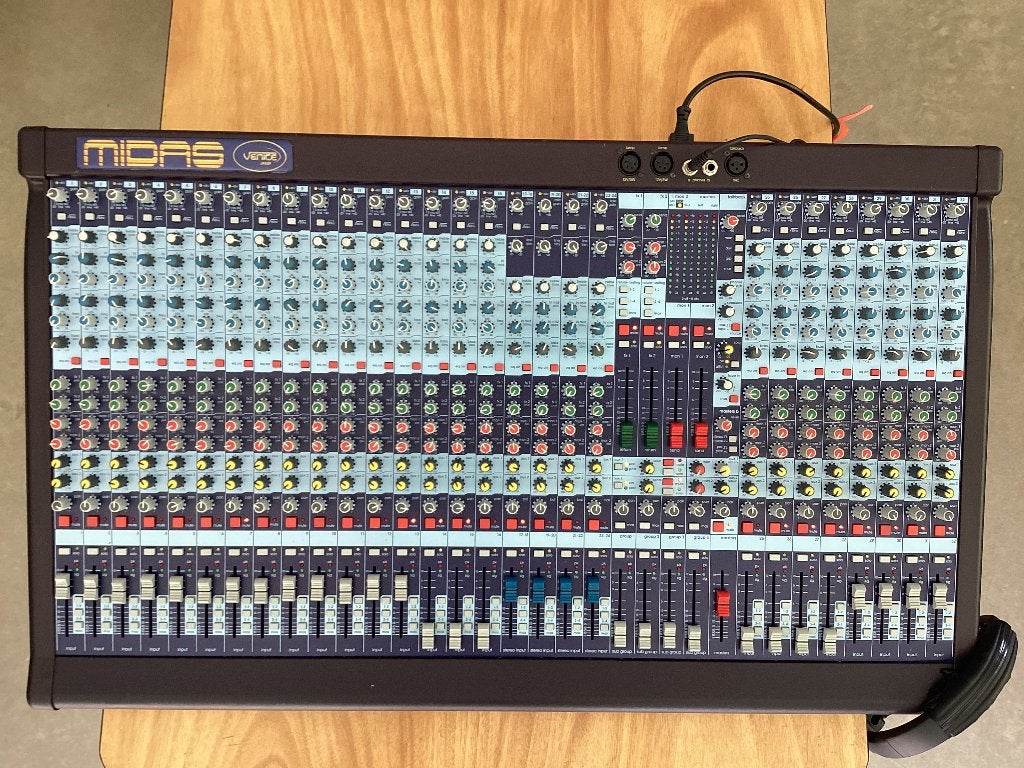 Midas Venice 320, Muziek en Instrumenten, Ophalen of Verzenden, Zo goed als nieuw, 20 kanalen of meer, Microfooningang