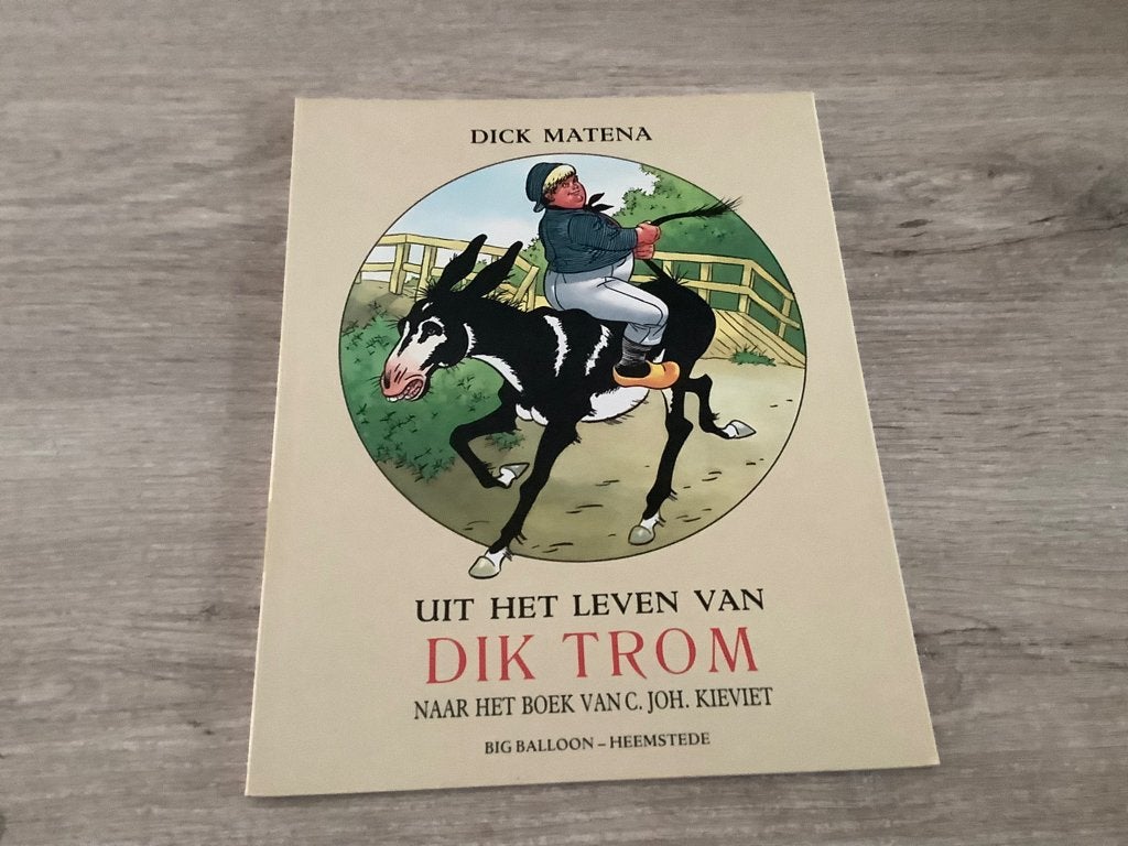 Uit het leven van Dik Trom strip, Eén stripboek, Ophalen of Verzenden, Zo goed als nieuw, Dick Matena