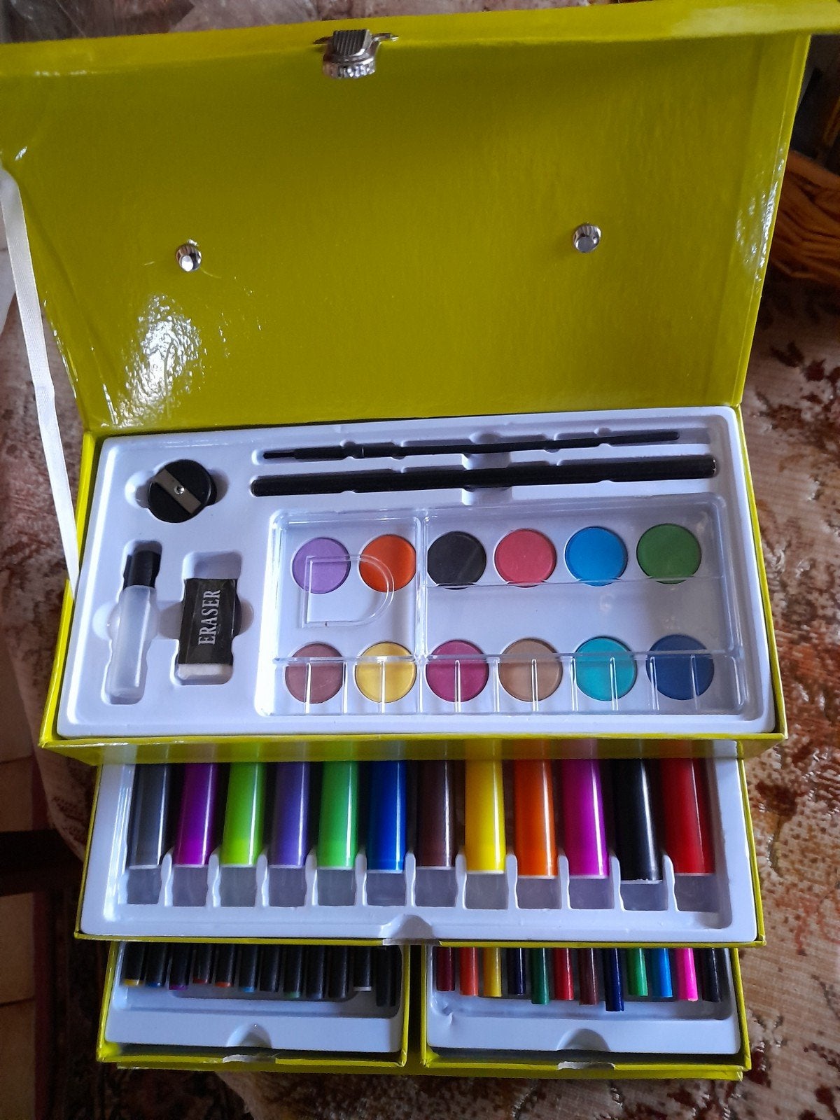 Kleurtjes en stiften, in valiesje, niet gebruikt, Ophalen of Verzenden, Nieuw, Potlood of Stift
