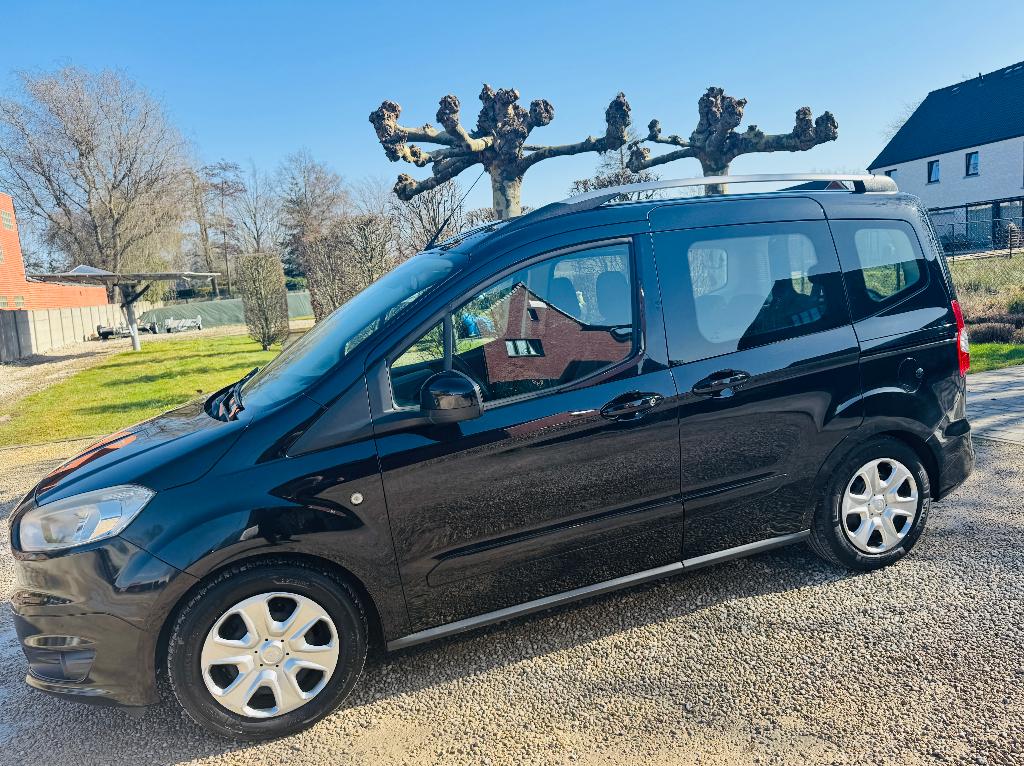 MOOIE FORD TOURNEO COURIER 1.5TDCI NAVI AIRCO, Auto's, Ford, Voorwielaandrijving, Euro 5, Zwart, Bedrijf