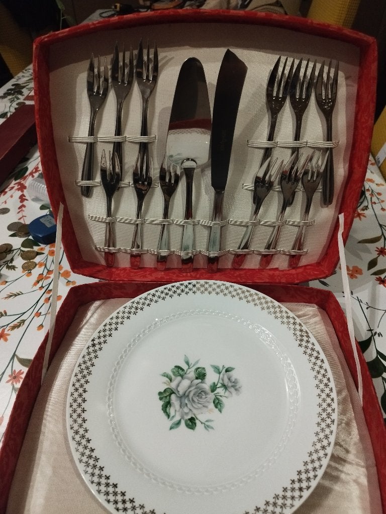 Service Vintage Porcelaine Hutschenreuther & Couverts Inox, Antiquités & Art, Enlèvement ou Envoi