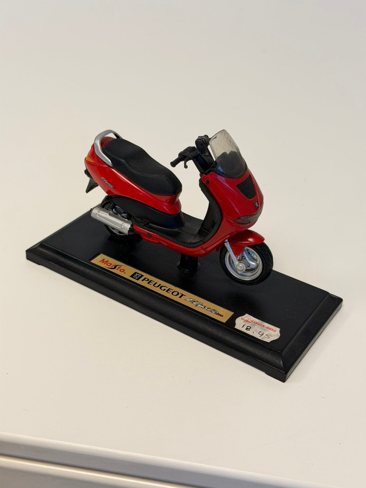 Scooter Maisto Peugeot Elyseo 125 à l'échelle 1:18 rouge, Enlèvement ou Envoi, Comme neuf, Maisto