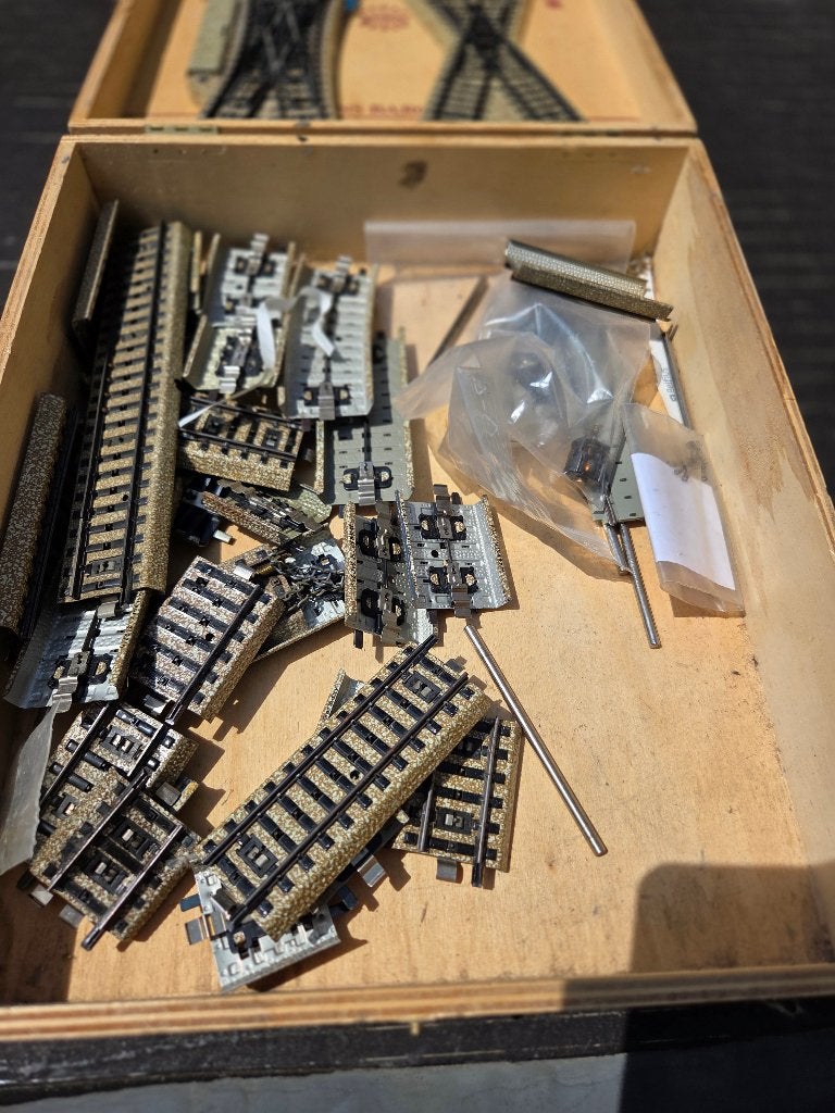 LOT DE 30 MORCEAUX DE RAILS+CROI, Hobby & Loisirs créatifs, Trains miniatures | HO, Neuf, Courant alternatif, Rails, Märklin