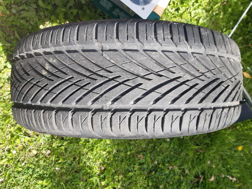 Pneu Gislaved 205/55/ R15 neuve, Neuf, 15 pouces, 4 Saisons, Véhicule de tourisme