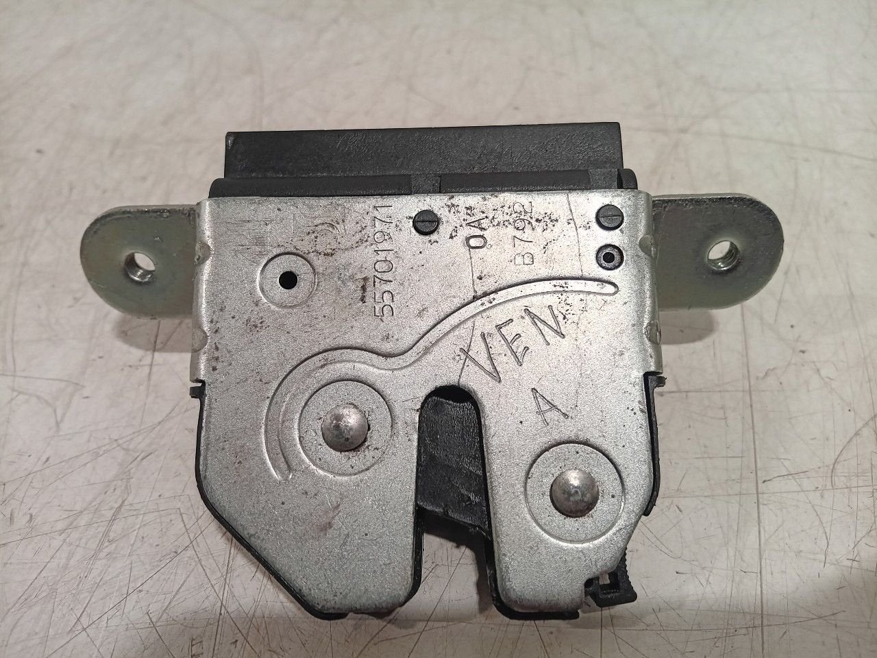 Slot mechaniek kofferdeksel achterklep elektrisch Fiat 500, Onderdelen@venauto.nl, Van der Ven Autorecycling B.V., Gebruikt, Ettenseweg 76, 4706 PB Roosendaal, The Netherlands