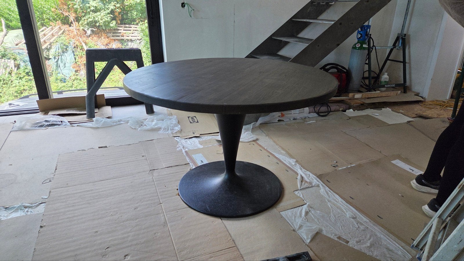 Ronde eikenhouten tafel. 120 cm.