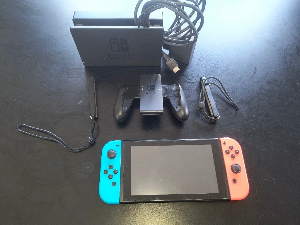 Nintendo Switch 1 - gebruikt / goede staat, Games en Spelcomputers, Spelcomputers | Nintendo Switch, Ophalen, Gebruikt, Met 2 controllers