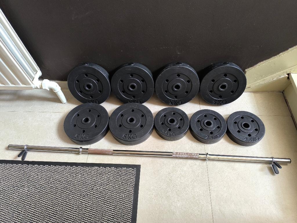 37,5kg de Poids + barre., Sports & Fitness, Équipement de fitness, Enlèvement, Utilisé, Bras, Plaques d'haltères