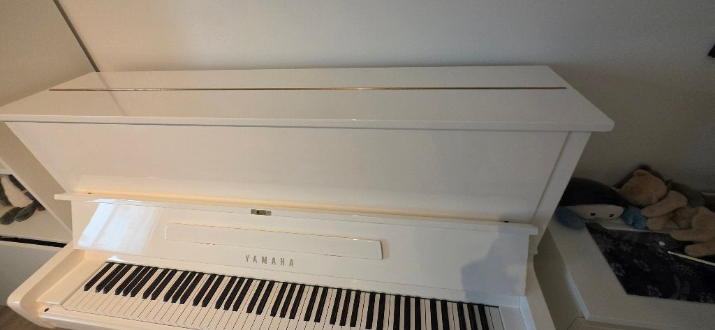 U1 YAMAHA BLANC, Musique & Instruments, Pianos, Enlèvement ou Envoi, Brillant, Utilisé, Piano