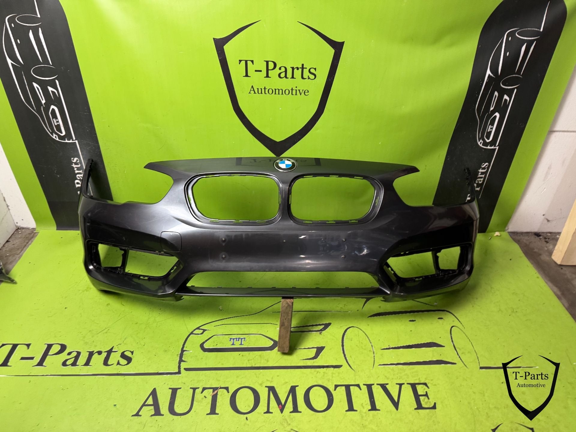 bmw 1 serie f20 voorbumper bumper 15+, Auto-onderdelen, Petuelring 130
80788  Munich, DE, Gebruikt, Info@bmw.de, Bumper