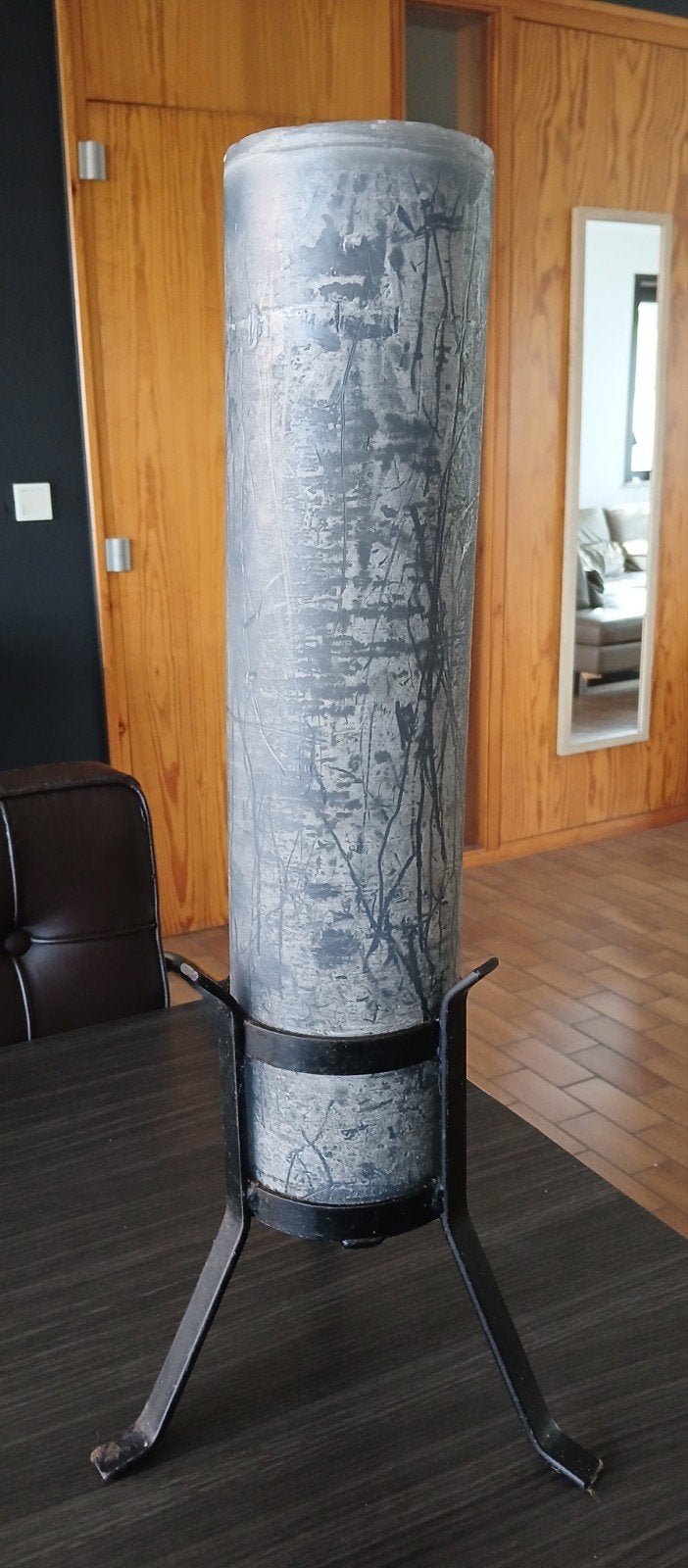 Belle grande bougie grise de 50 cm dans un support en métal, Enlèvement, Bougie