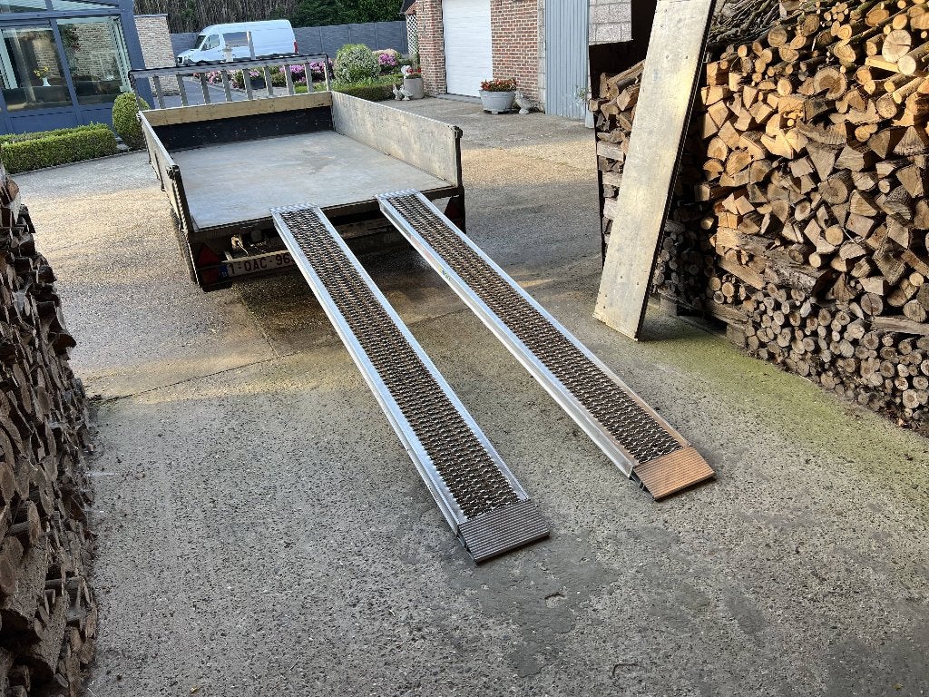 set van 2 professionele alu. oprijplaten 2,2t, Ophalen, Zo goed als nieuw
