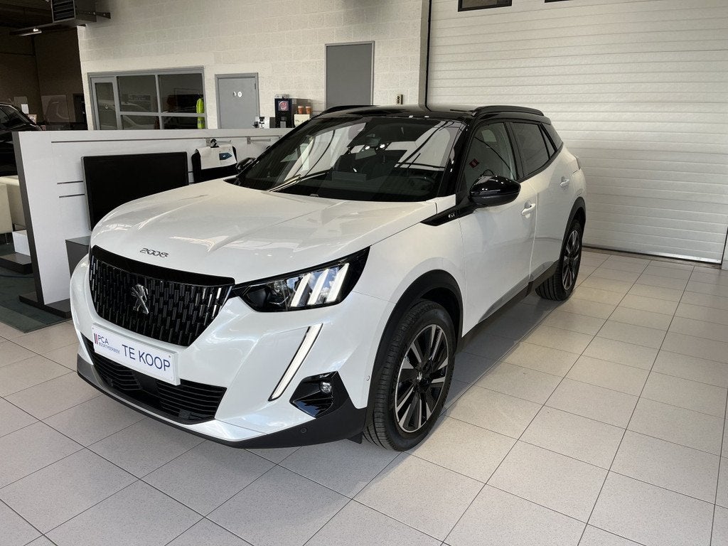 Peugeot 2008 GT PACK 1.2 E (bj 2022, automaat), Auto's, Peugeot, 4 zetels, 1199 cc, Alcantara, Wit