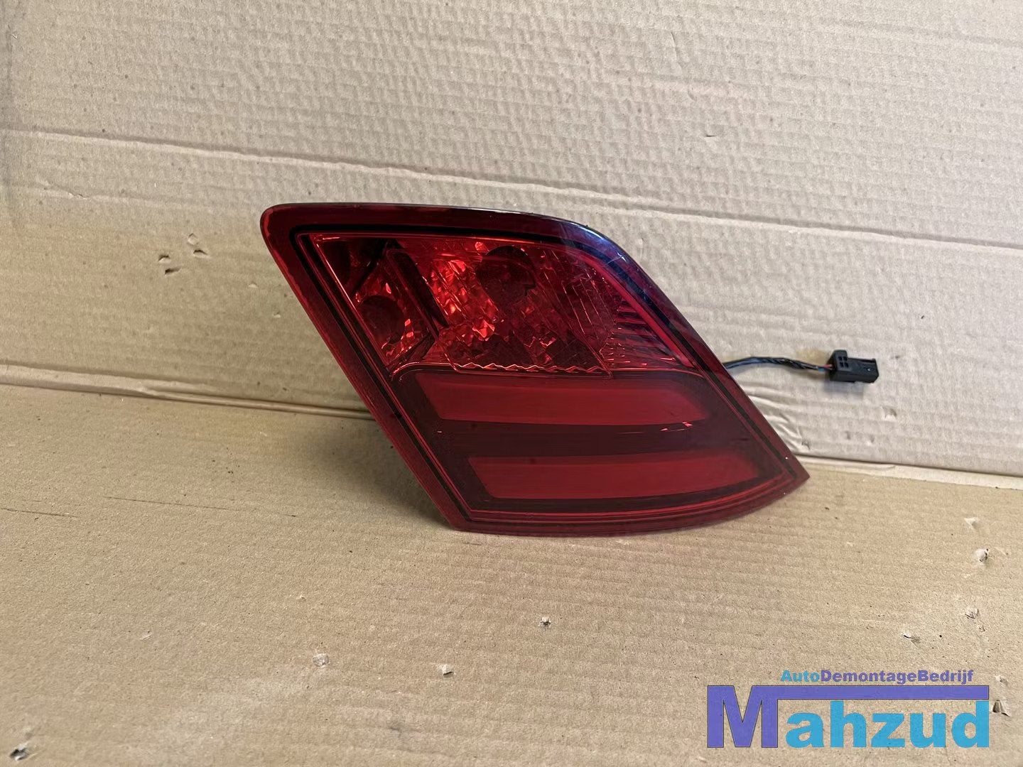 PEUGEOT 308 2 hatchback rechts binnen achterlicht led 2013-2, Taurusavenue 1
2132 LS  Hoofddorp, NL, Contact.group@renault.com
