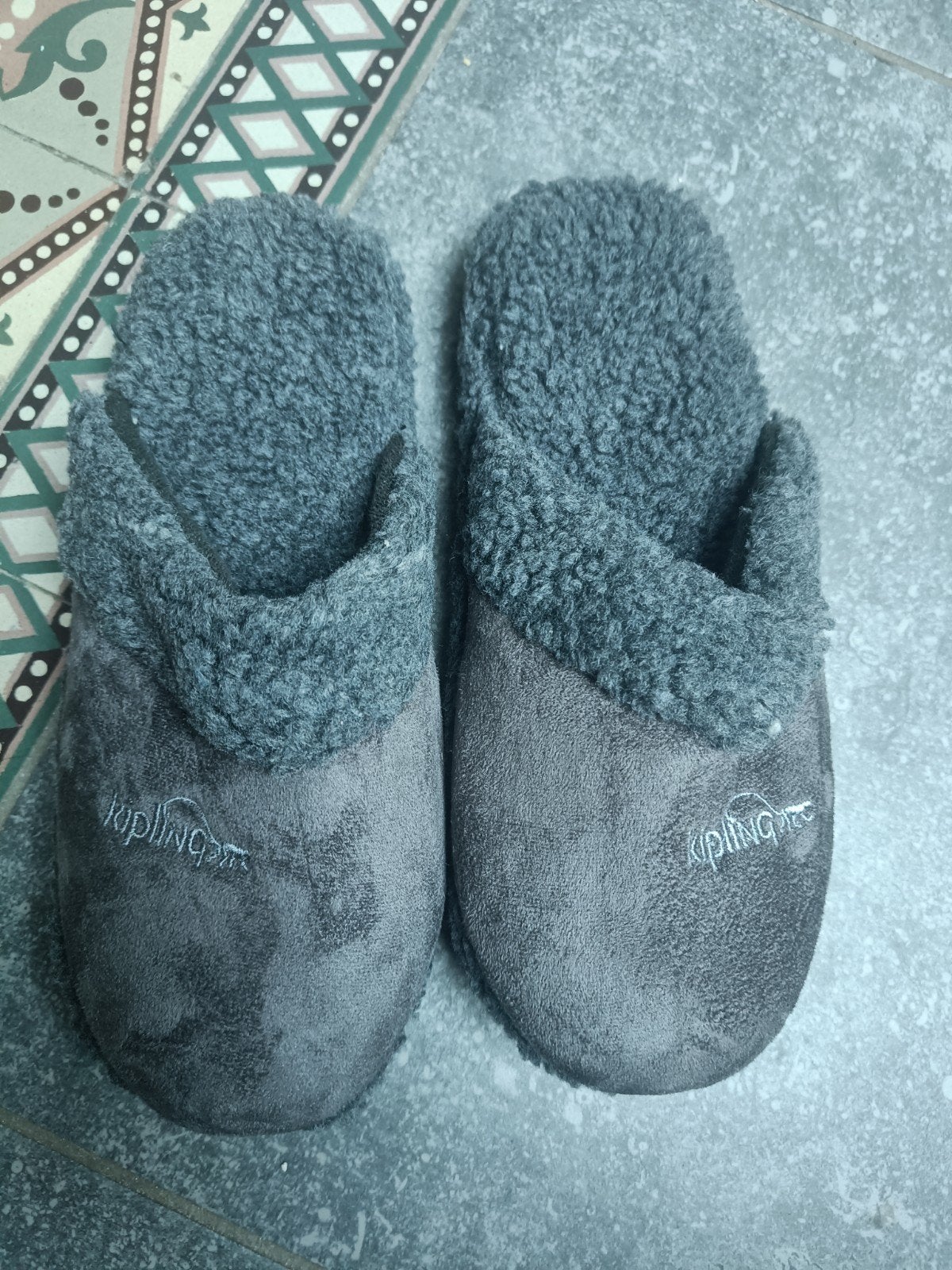 Pantoffels Kipling, Ophalen