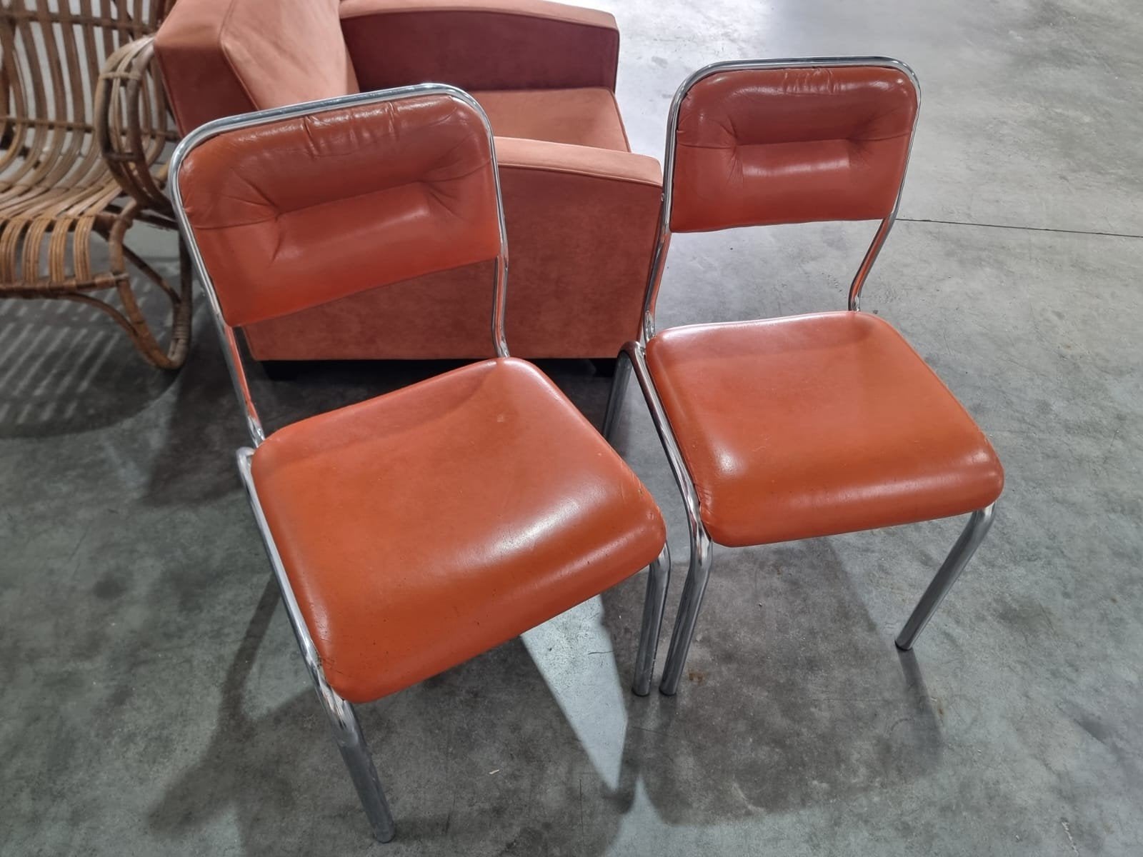 2 belles chaises de cuisine vintage avec des signes d'usure, Enlèvement