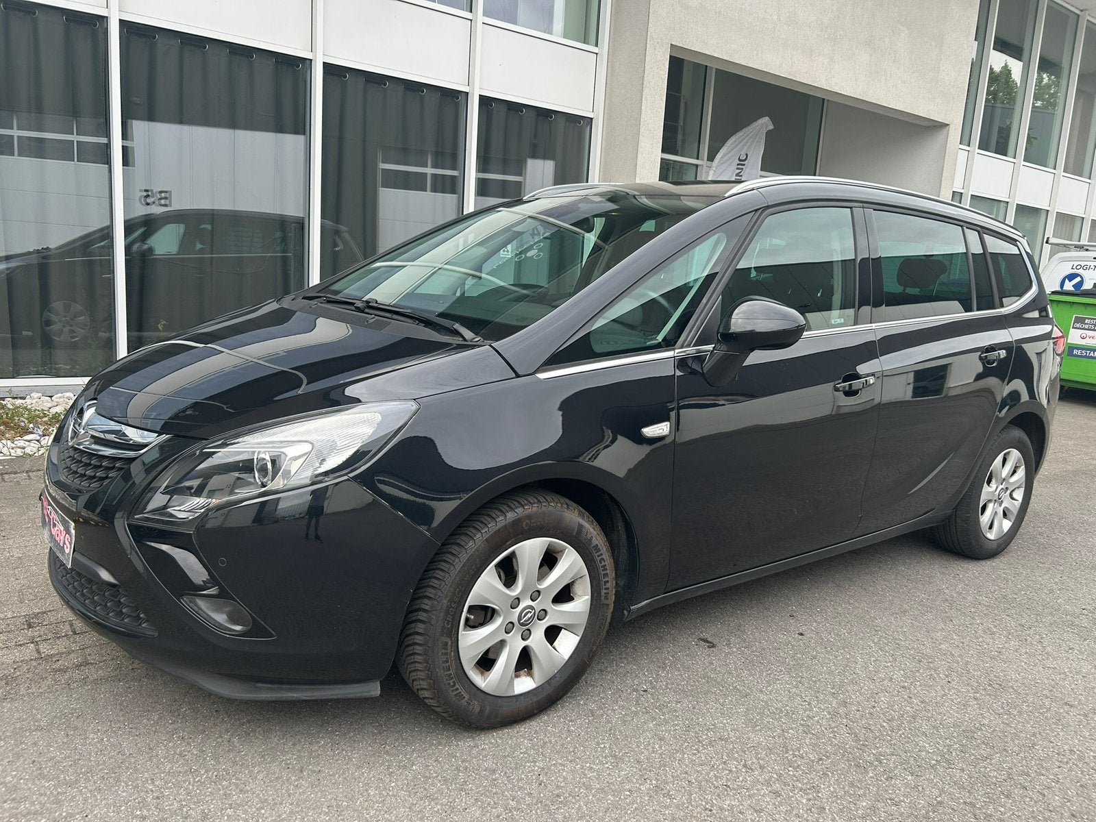 Opel Zafira 1.4i met 95000km in goede staat, Monovolume, Parkeersensor, Leder en Stof, Zwart