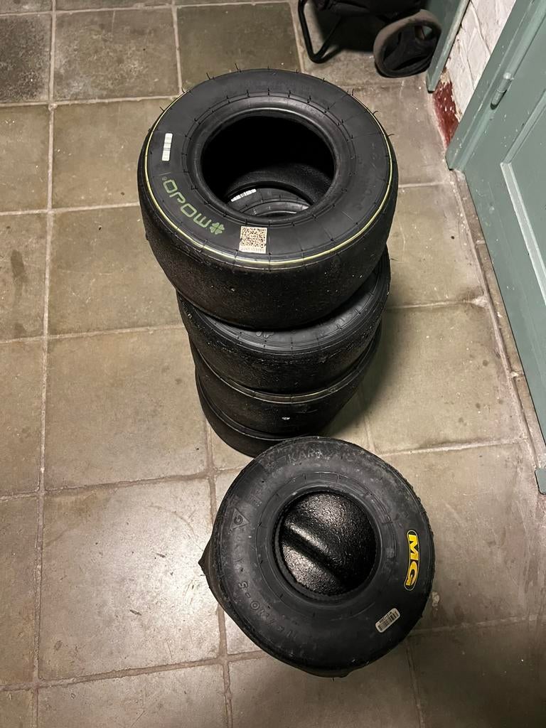 2 slicks Mojo D5 en MG SM2 te koop, Ophalen of Verzenden, Zo goed als nieuw, Onderdelen Kart