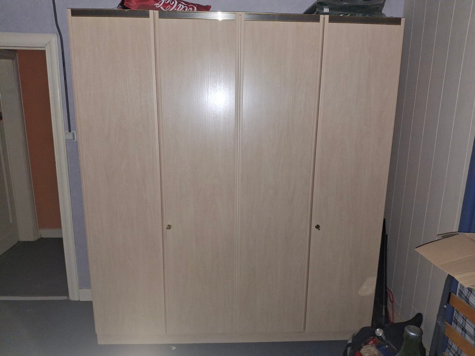 kleerkast met 4 deuren, Enlèvement