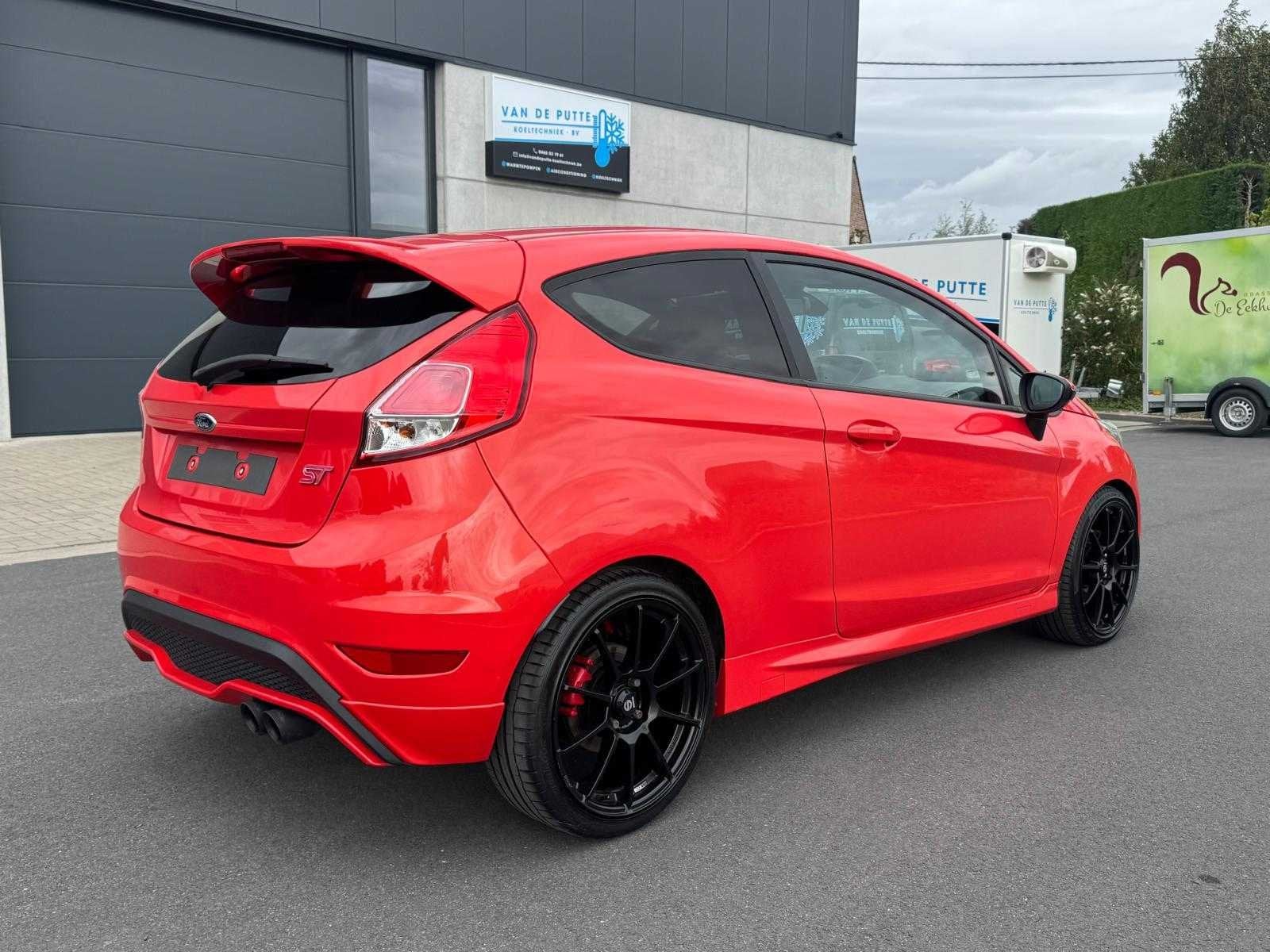 2013 - Ford - Fiesta - ST - Voiture, Achat, Entreprise, Boîte manuelle, Autre carrosserie