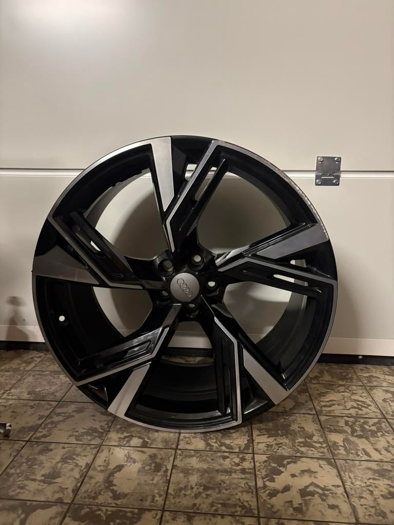 1x RS6 c8 22” velg met borduurschade, Ophalen
