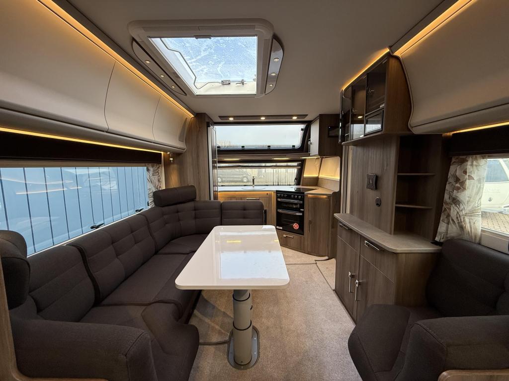 Kabe Royal 630 TDL FK, Rondzit, Schokbreker, 7 tot 8 meter, Bedrijf