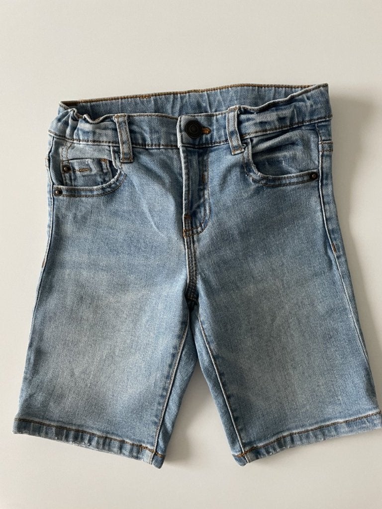 Jeansshort, zachte stof, maat 110, Broek, Meisje, Ophalen of Verzenden, Zo goed als nieuw