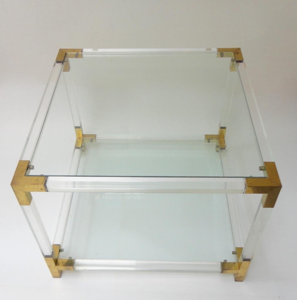 Table basse en plexi et laiton 1970 Hollywood Regency, Verre, Vintage hollywood regency jaren 70, Carré, Enlèvement
