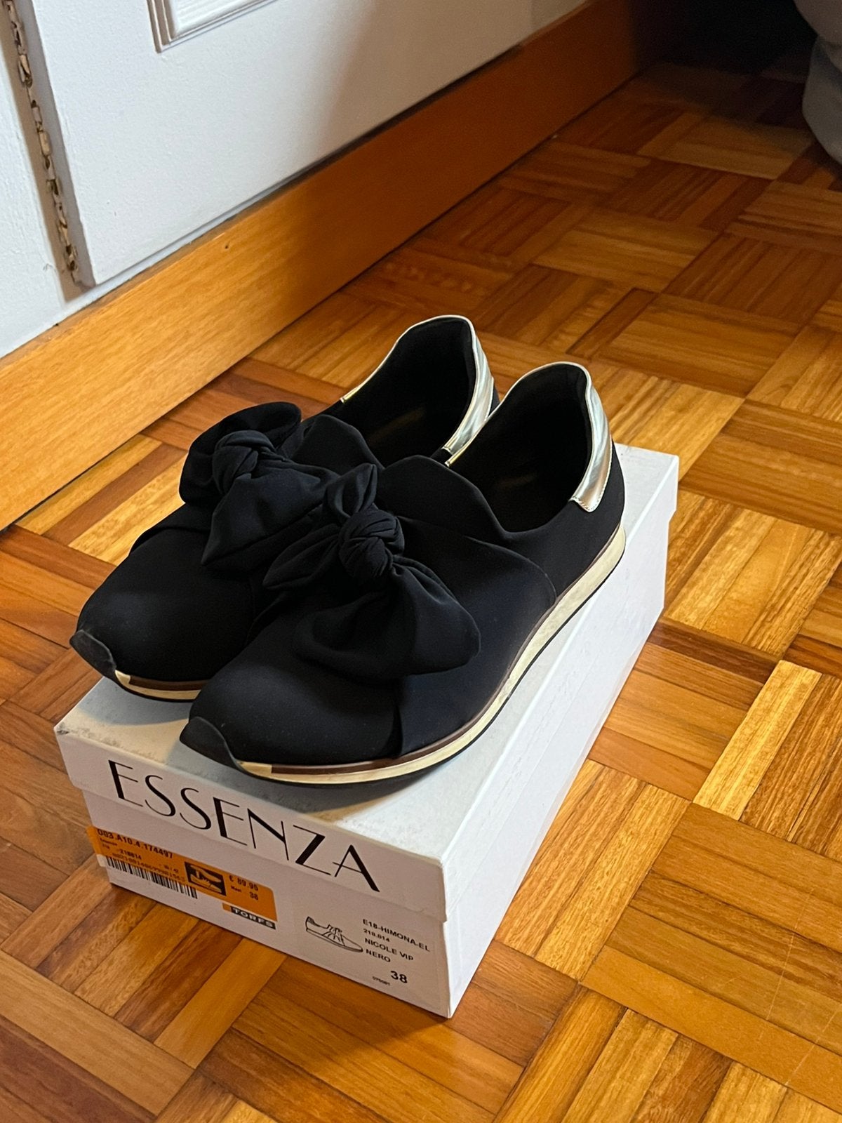 Zwarte sneakers met strik maat 38, Kleding | Dames, Zwart, Ophalen of Verzenden, Zo goed als nieuw, Sneakers