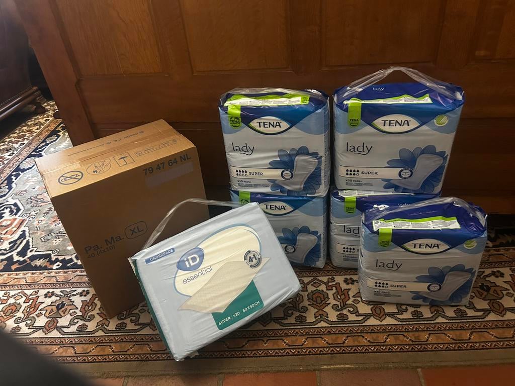 Volwassen pampers/ onderlegdoeken, Diversen, Verpleegmiddelen, Ophalen, Zo goed als nieuw