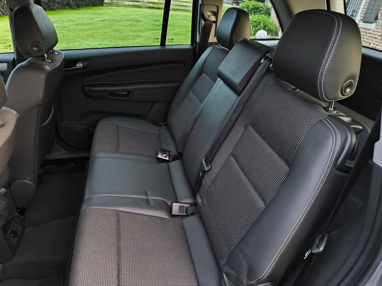 Opel Zafira Diésel 1.9 CDTI , bouwjaar 2007 , heel proper, Monovolume, Zwart, 4 cilinders, 7 zetels