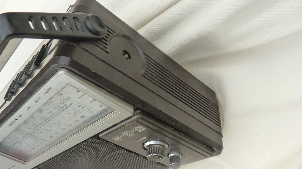 GRUNDIG RR 220 INT. RÉCEPTEUR MONDIAL ANALOGIQUE FM/MW/SW, Enlèvement, Radio