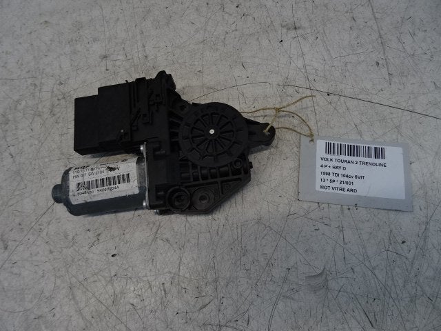 MOTEUR LEVE VITRE ELECTRIQUE ARRIÈRE DROIT (5K0959794), Utilisé, Arrière, Volkswagen