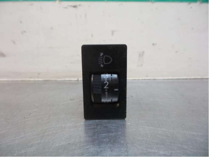Commutateur phare hauteur réglable d'un Lexus IS 200 (IS 20, -, Lexus, Utilisé, -