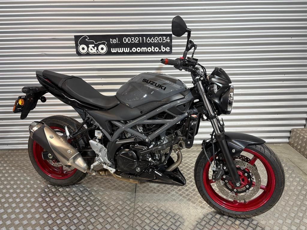 ALS NIEUW! Suzuki SV650N + Garantie + GRATIS onderhoud!, Motoren, 2 cilinders, Occasion, Motorrijbewijs A, Bedrijf