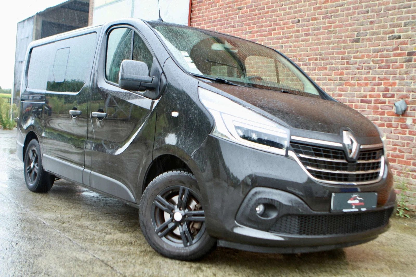 Renault Trafic DC 6 zitplaatsen (bj 2022), Gebruikt, 4 cilinders, Renault, Zwart