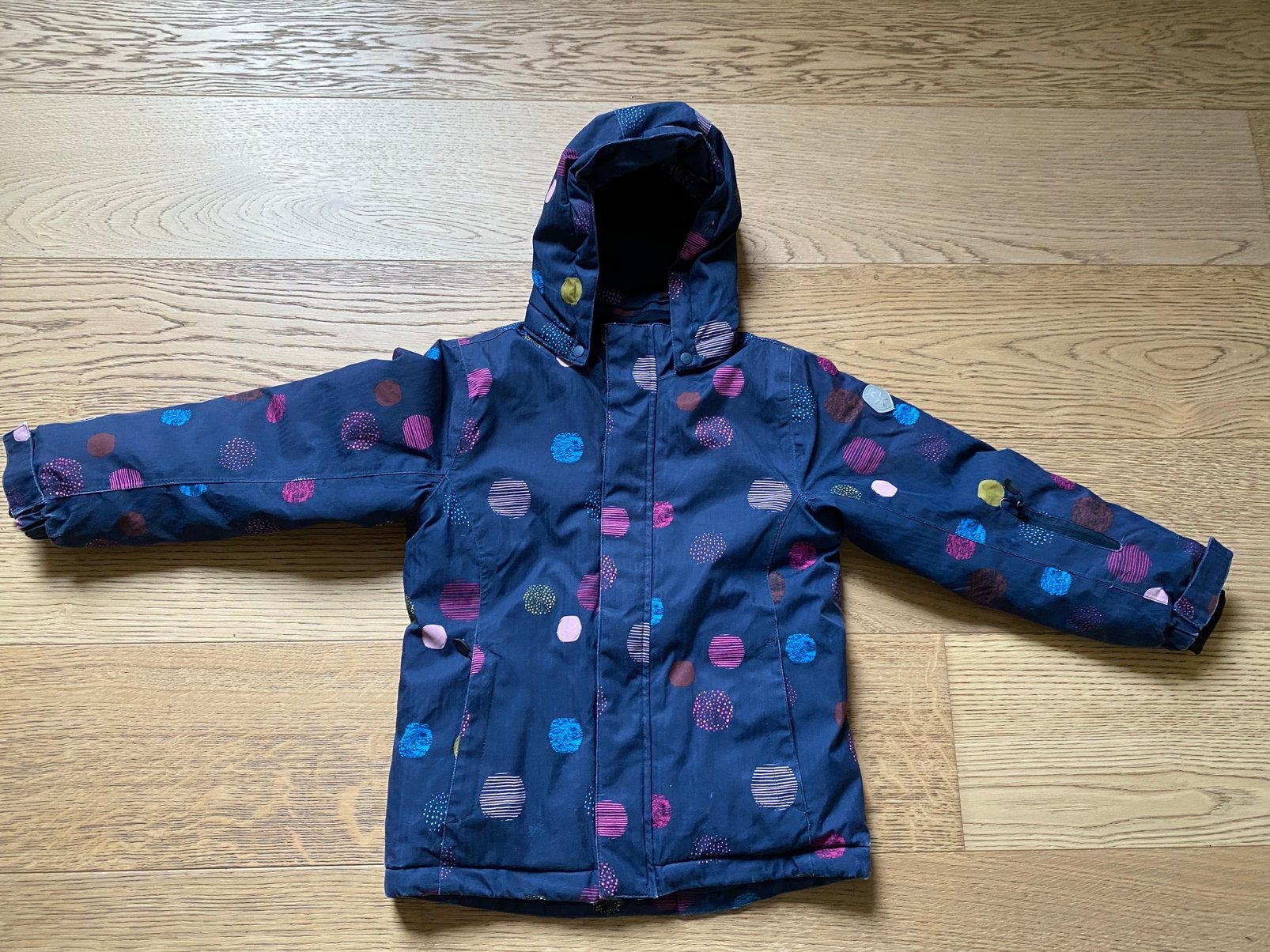 Winterjas / skijas met bollen van Color Kids - maat 122, Enfants & Bébés, Enlèvement ou Envoi, Utilisé, Fille, Manteau