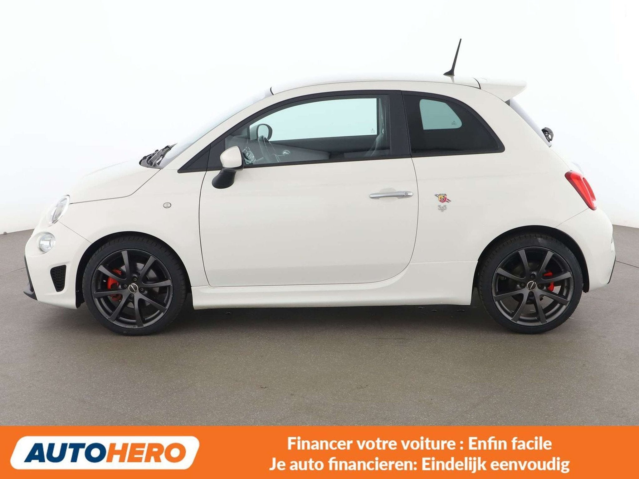Abarth 595 1.4 Turbo (bj 2018), Auto's, Voorwielaandrijving, 4 zetels, Wit, Leder