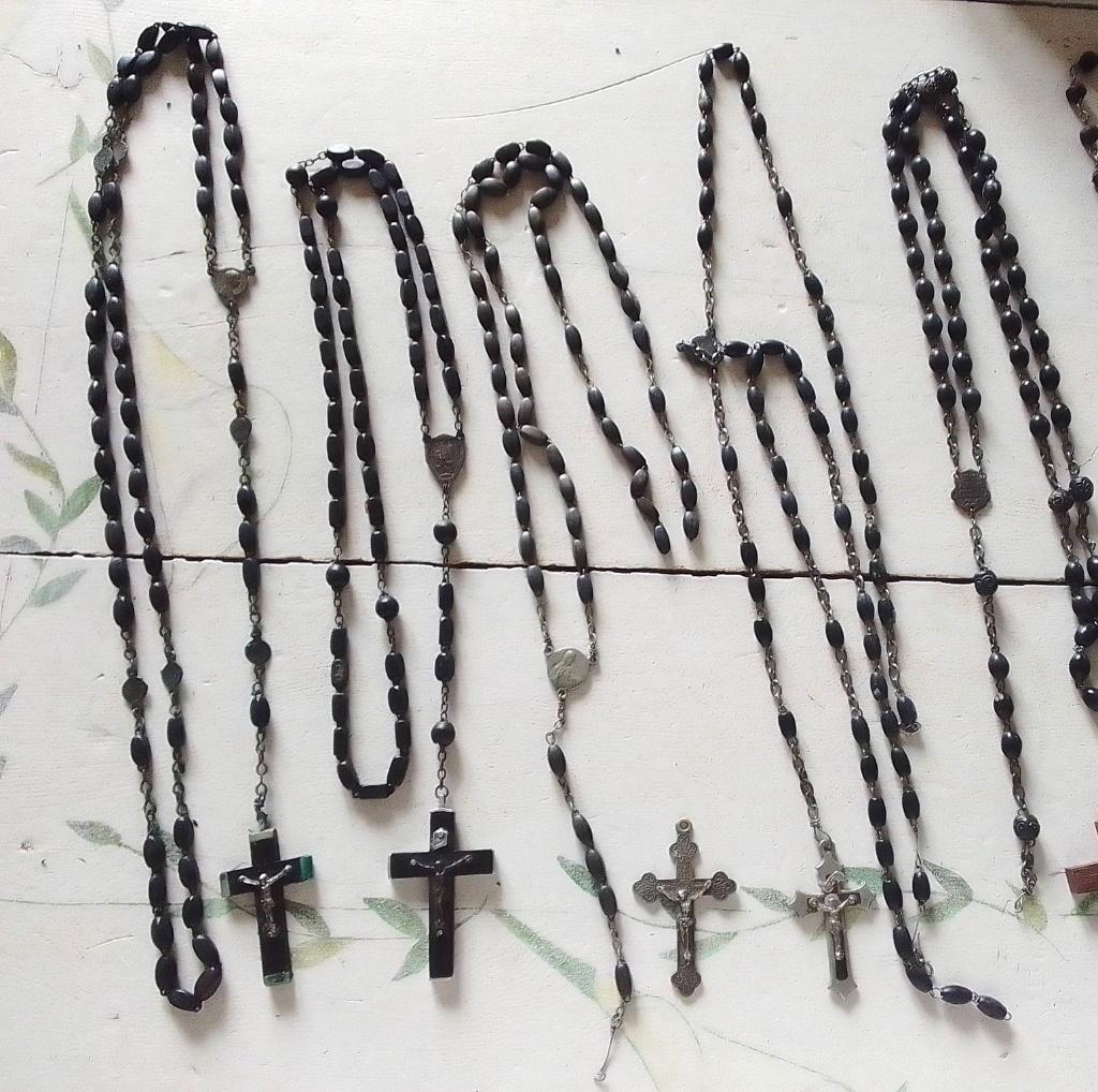 lot de 5 chapelets vintage dont Lourdes (3 à réparer), Enlèvement ou Envoi