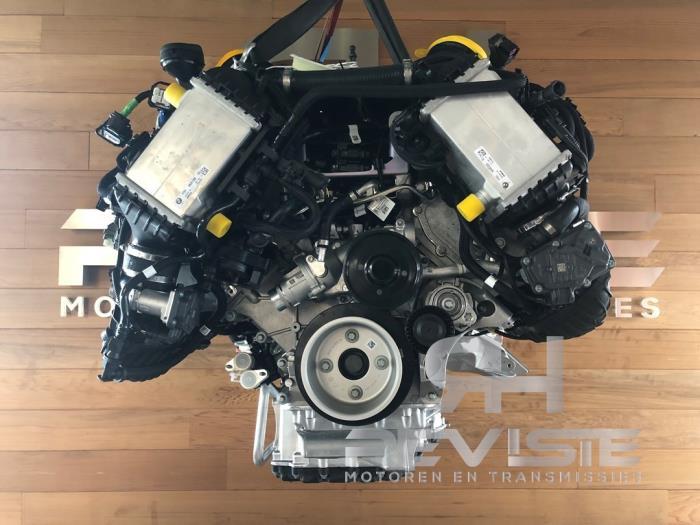 Motor van een Landrover Range Rover Sport