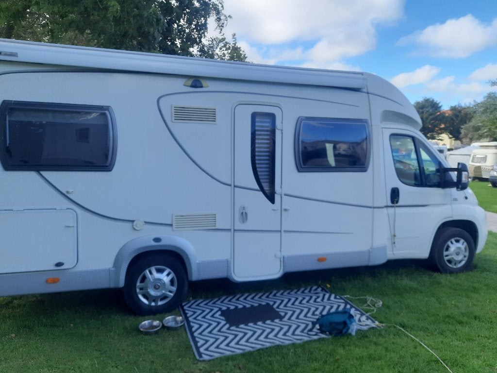 Camper chateau H601  2011, Caravans en Kamperen, Overige merken, Chemisch toilet, Ringverwarming, Fiat