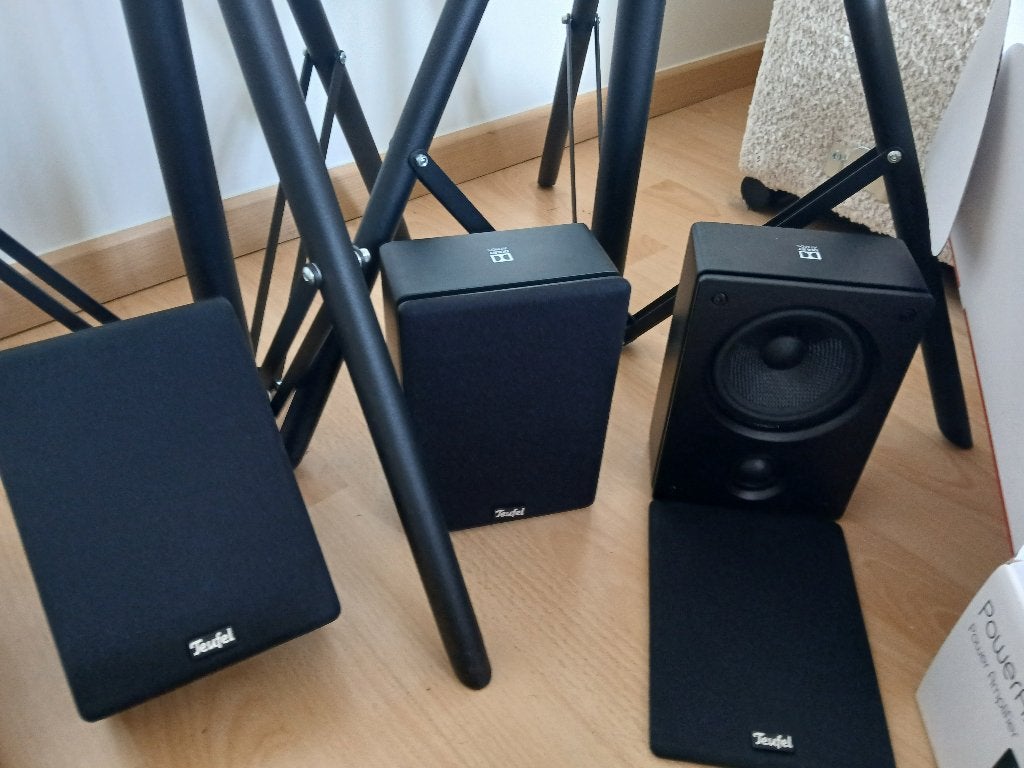 4 dolby atmos luidprekers van teufel met 2 standaards, TV, Hi-fi & Vidéo, Enceintes, Autres marques, 60 à 120 watts, Comme neuf