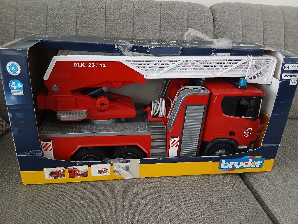 Nieuw speelgoed brandweer, Ophalen, Nieuw