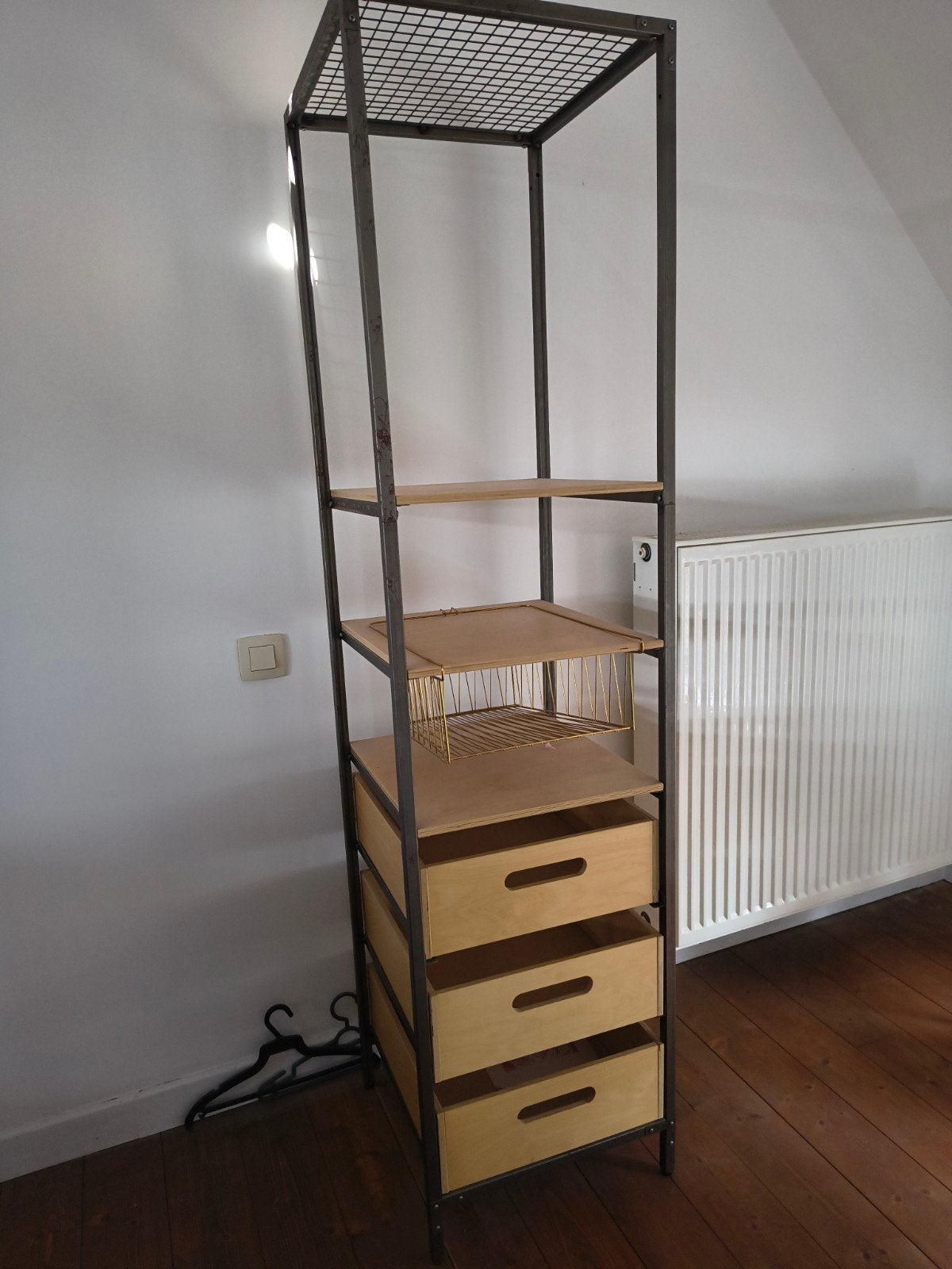 Houten kast met metalen frame van ikea, Ophalen