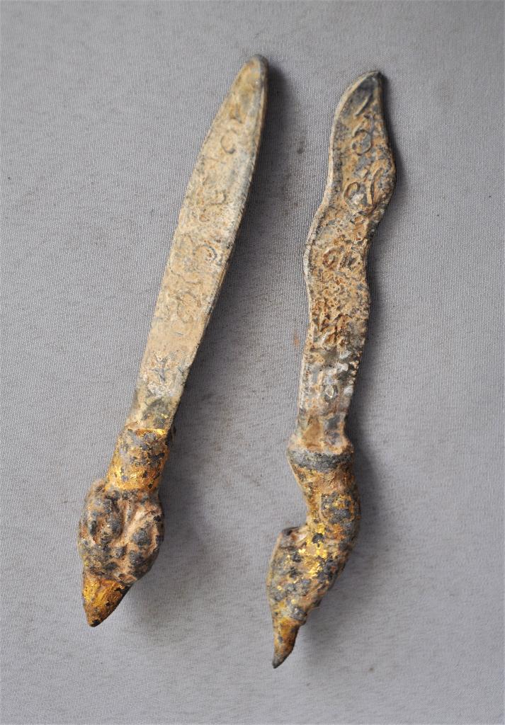 Deux épées cérémonielles en bronze, Myanmar, ca 1950, Enlèvement ou Envoi