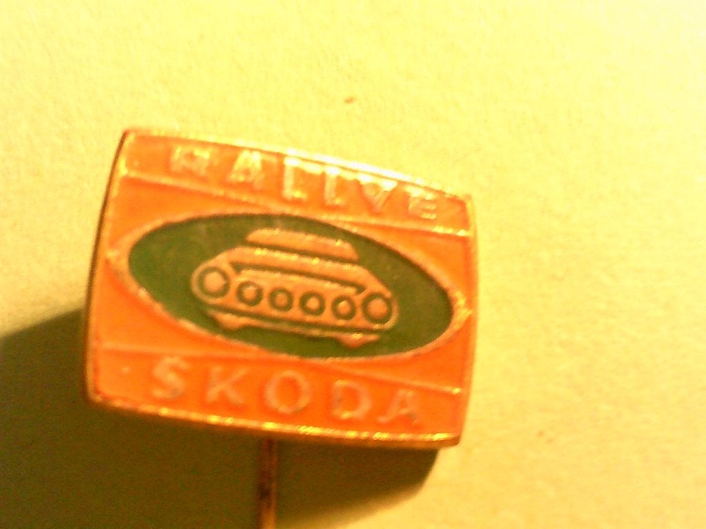 pin rallye skoda, Verzamelen, Speldjes, Pins en Buttons, Ophalen, Zo goed als nieuw, Merk, Speldje of Pin
