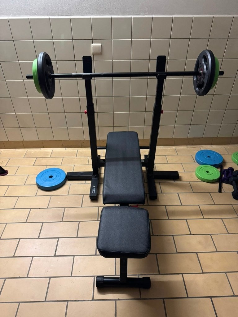 Banc de musculation Corength avec barre, poids et haltères, Sports & Fitness, Enlèvement, Comme neuf, Pectoraux, Banc d'exercice