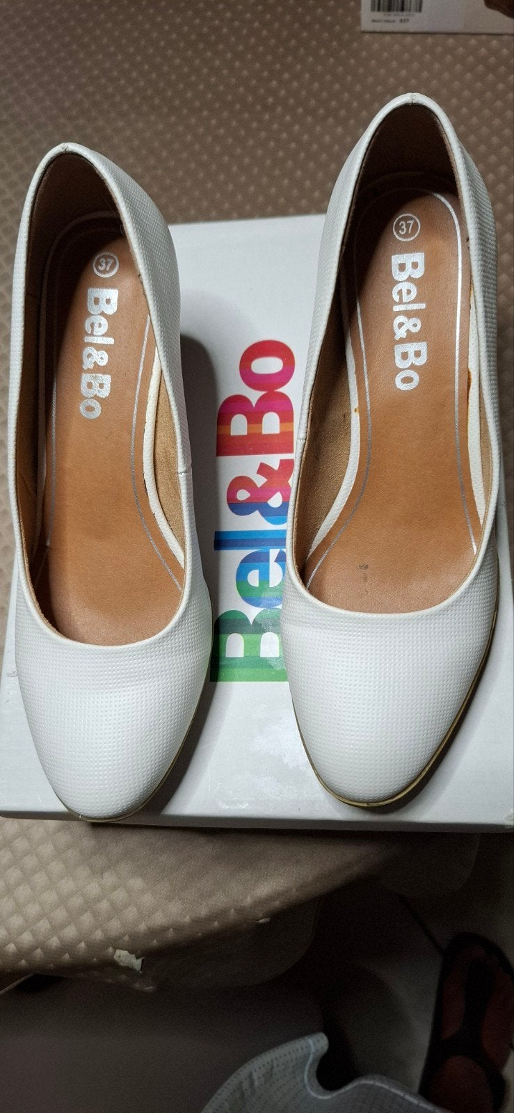 Witte schoenen hoge haak
Maat 37
Bel&Bo
Prijs 10 €, Enlèvement