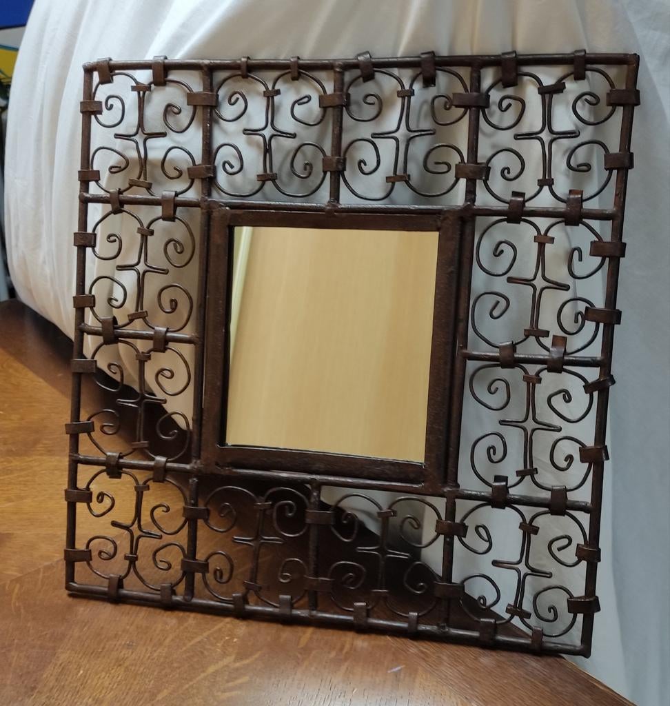 Miroir oriental en bronze, Enlèvement