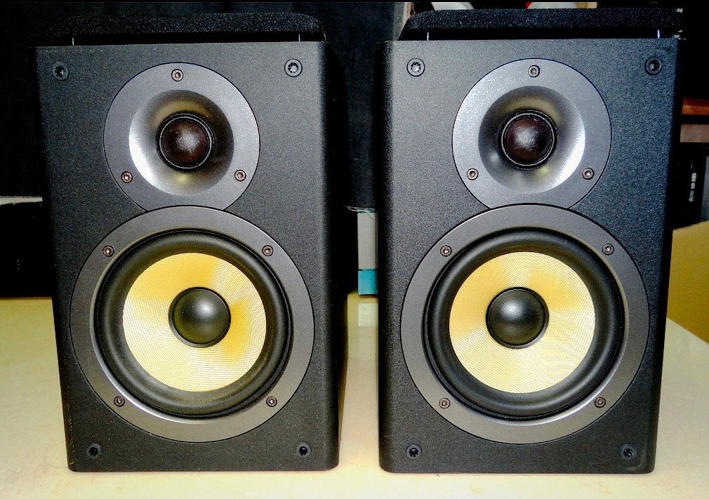 Enceintes Philips BTB7150 : 2 X 75W - bass reflex - 2 voies, Enceinte d'étagère, Philips, Enlèvement ou Envoi, 60 à 120 watts